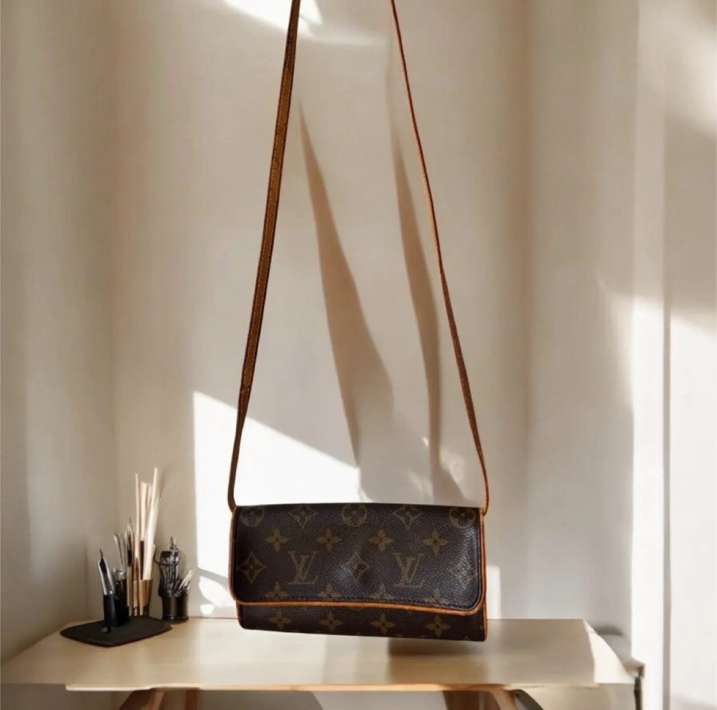 Authentic Louis Vuitton Pochette Twin bag image indicator(2)