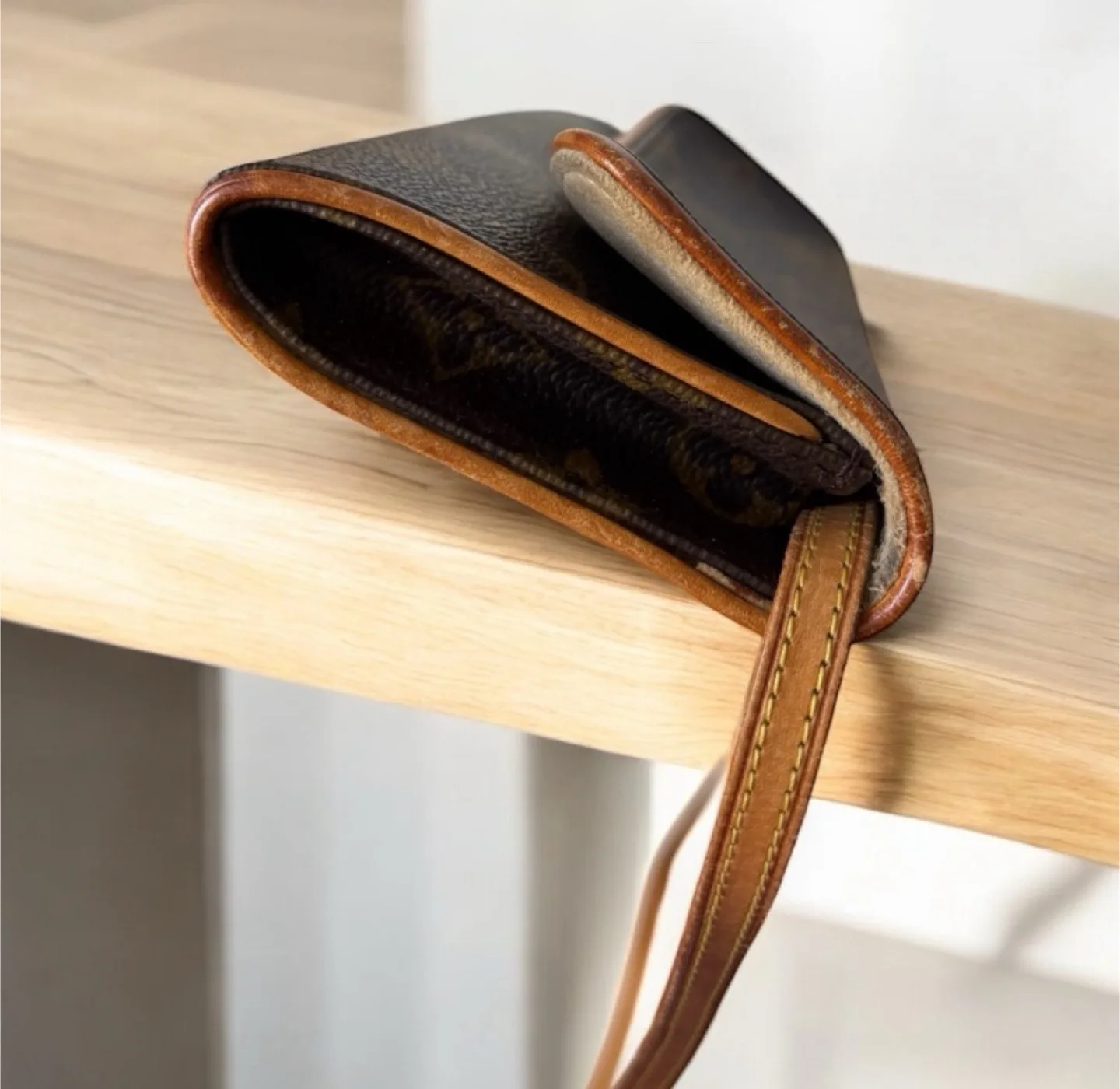 Authentic Louis Vuitton Pochette Twin bag image indicator(8)