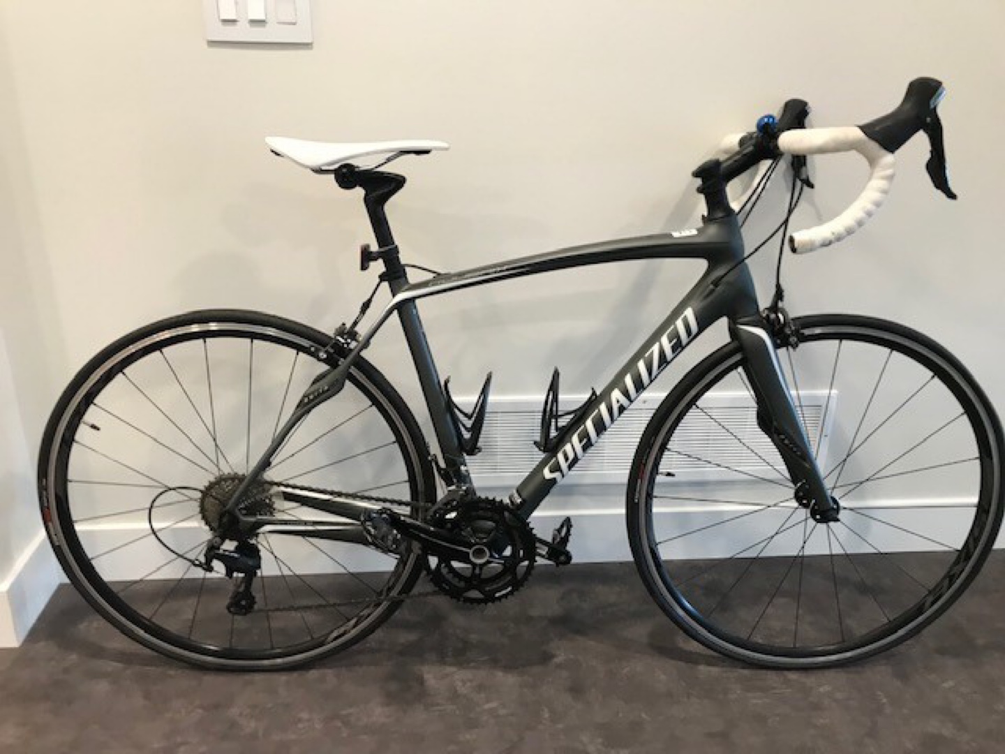 2013 Specialized Roubaix Road Bike Carbon Frame Like New
