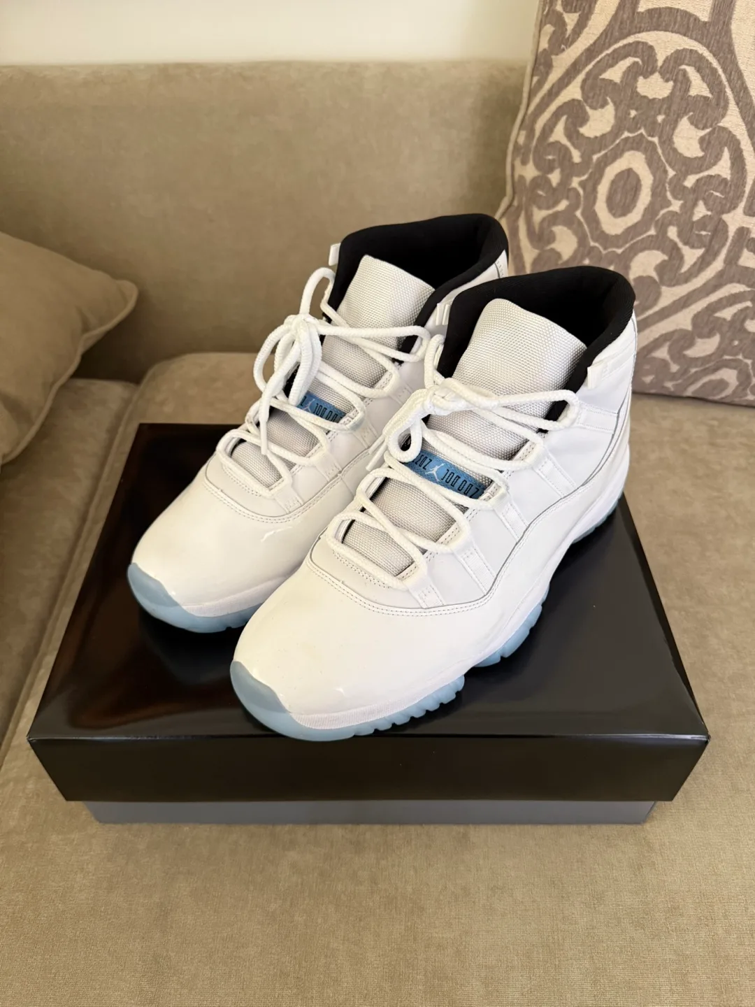 Jordan 11 Legend Blue size 13 thumbnail