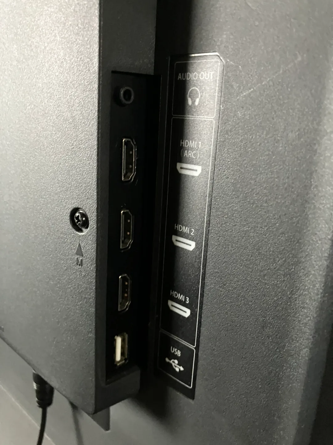 Insignia 39" LCD TV image indicator(9)