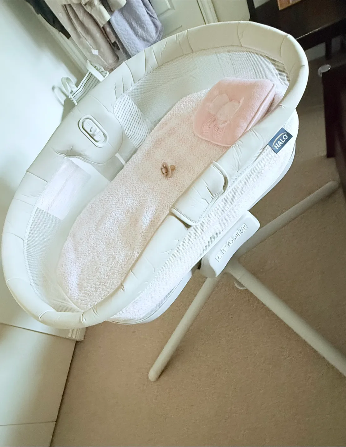 HALO Bassinest Swivel Sleeper image indicator(3)