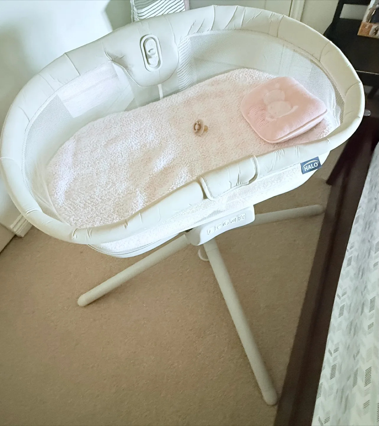 HALO Bassinest Swivel Sleeper image indicator(4)