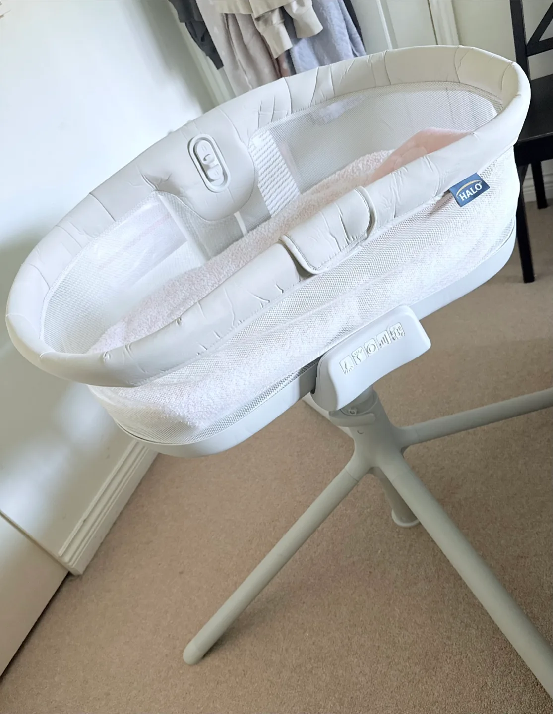 HALO Bassinest Swivel Sleeper image indicator(2)