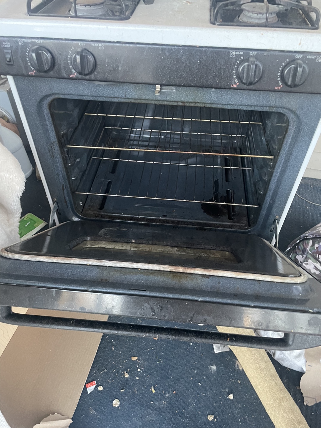 White and Black Stove - photo 2