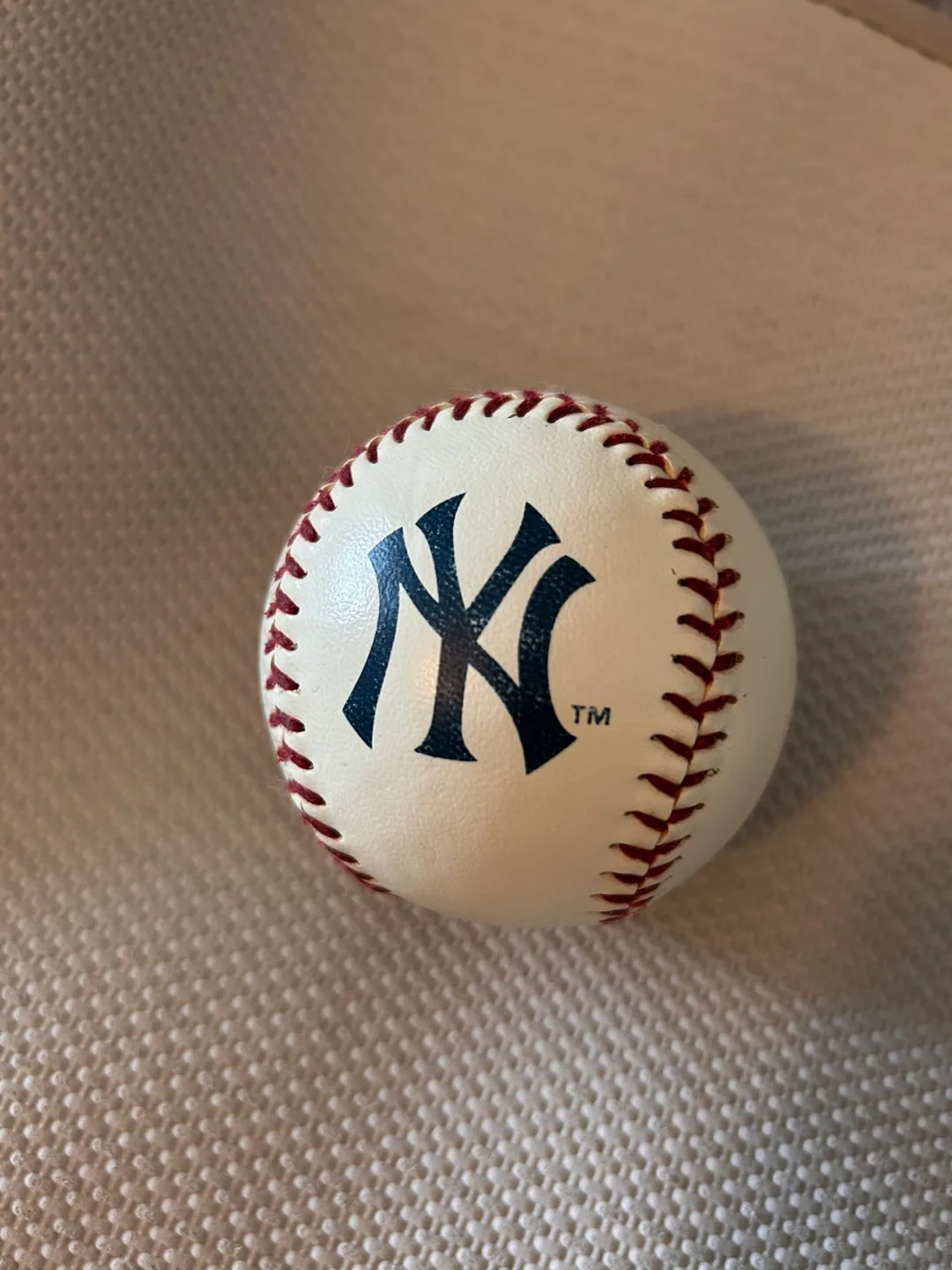 Rawlings Official MLB Baseball with Yankees Logo thumbnail