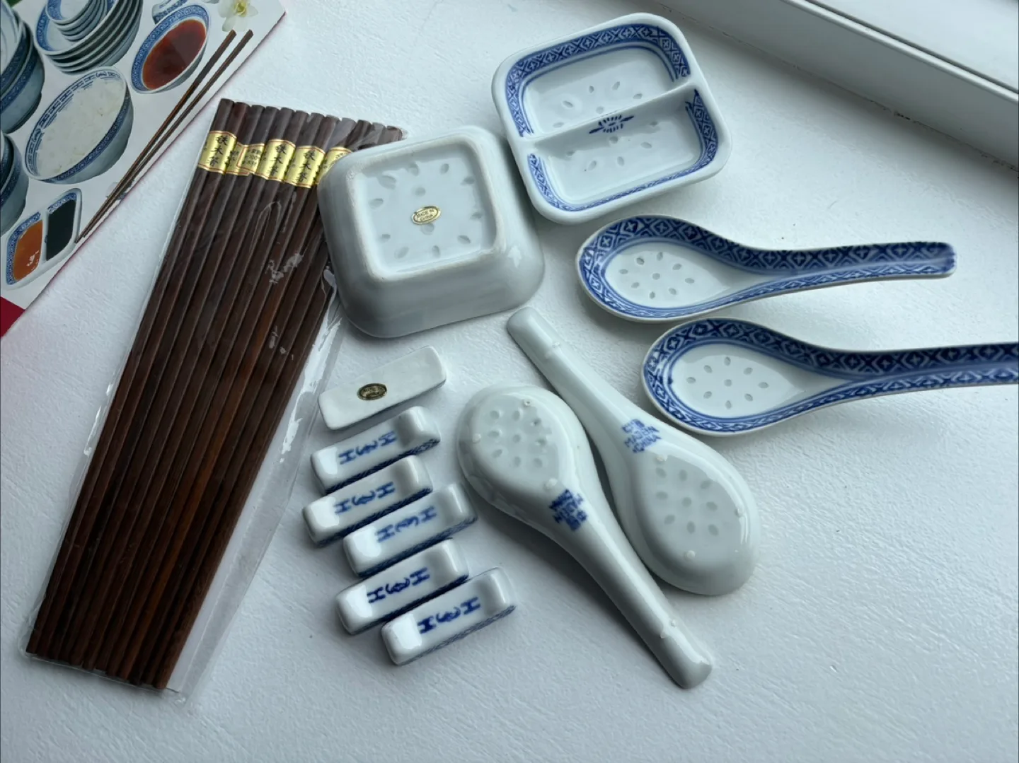 Blue and white Asian porcelain dinner set image indicator(3)