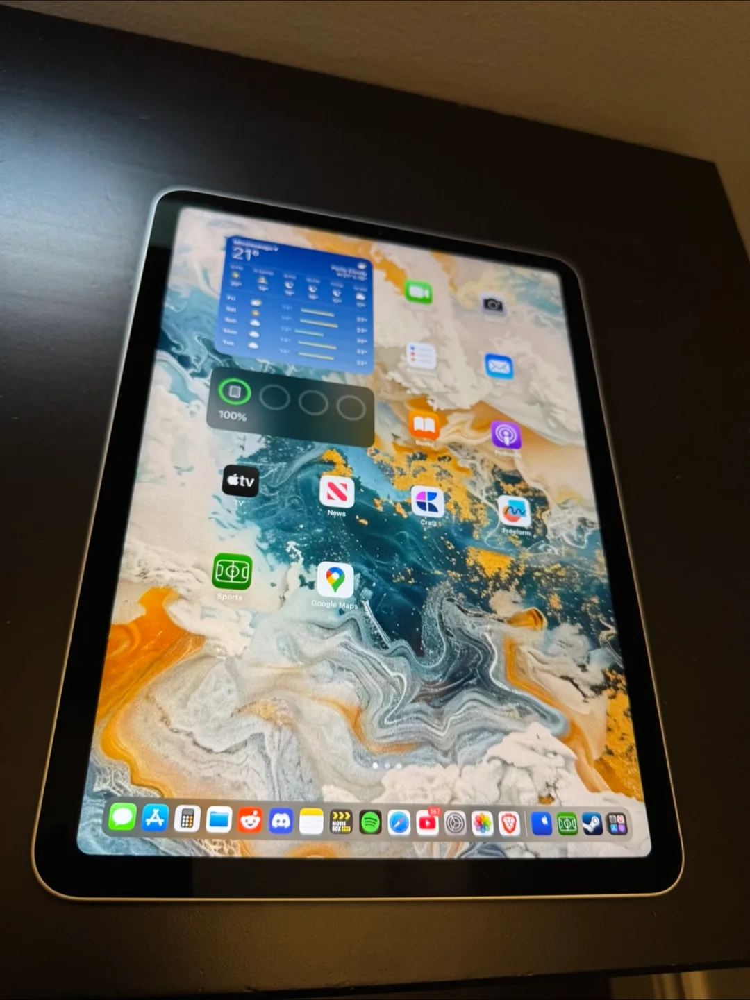 iPad Air 4 in 10/10 condition with flip case and charger thumbnail