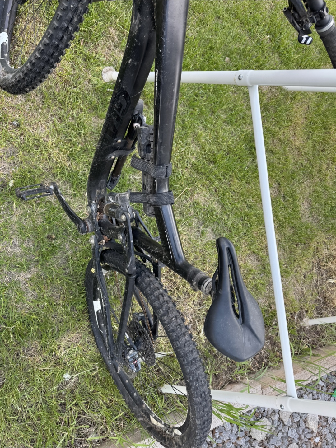 2014 Giant mountain bike - photo 3