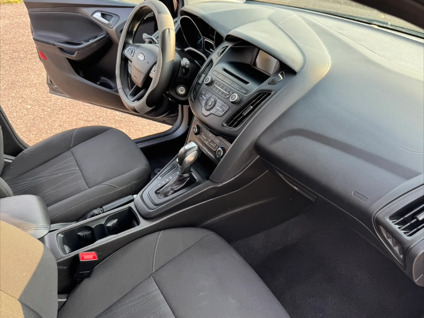 16 Ford Focus Hatchback 2.0L image indicator(8)