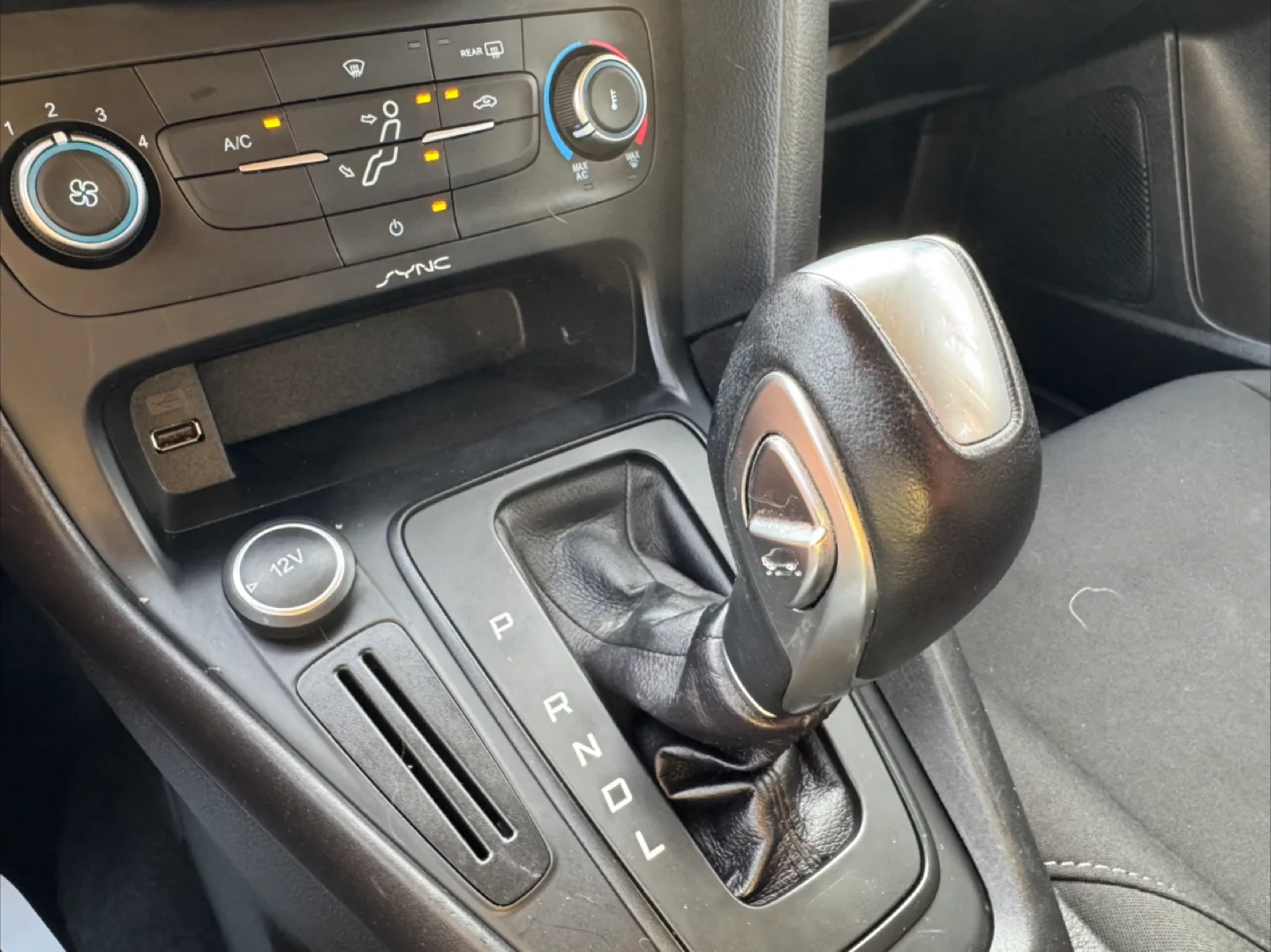 16 Ford Focus Hatchback 2.0L image indicator(5)