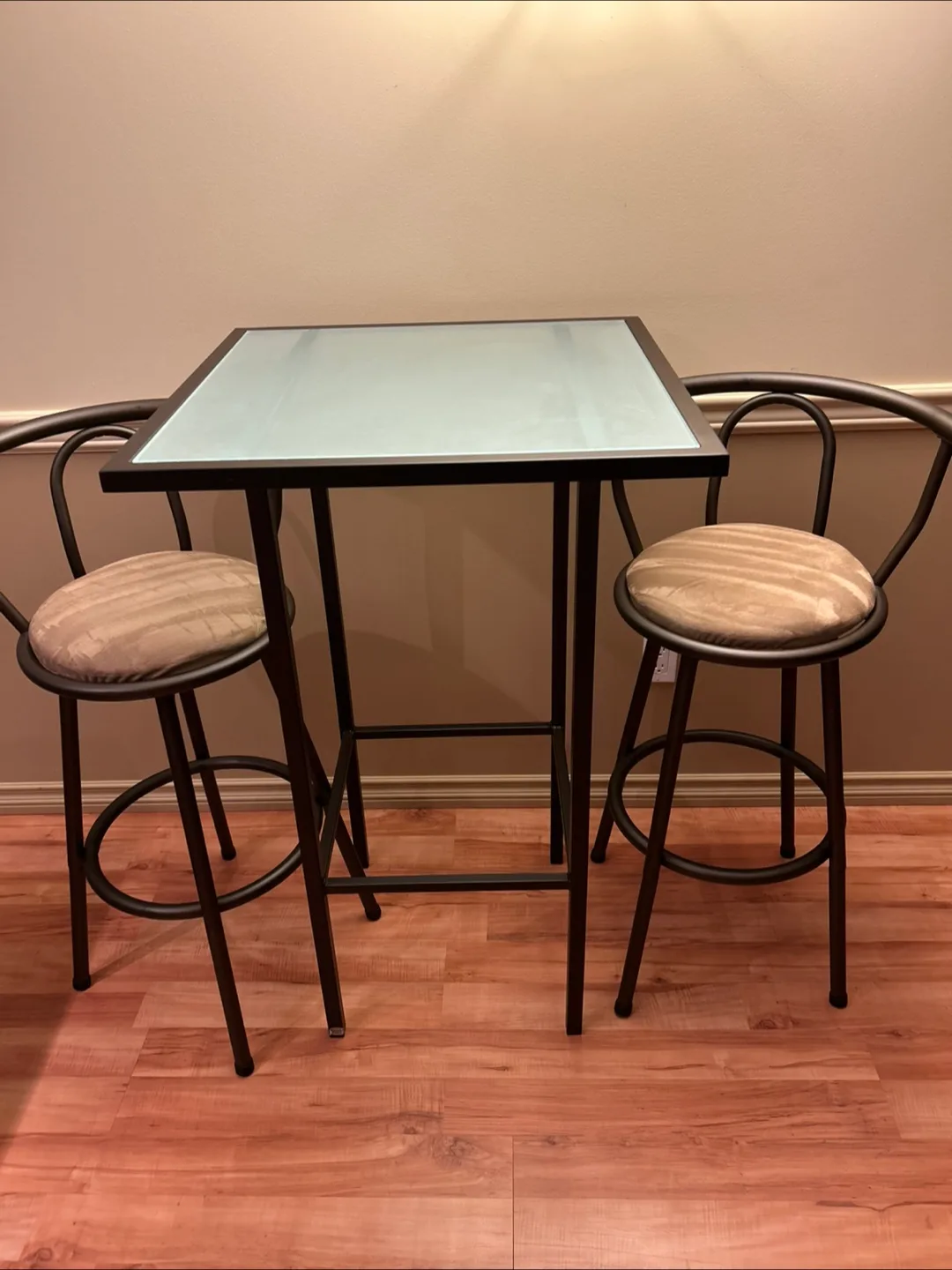 Bar Table Set thumbnail