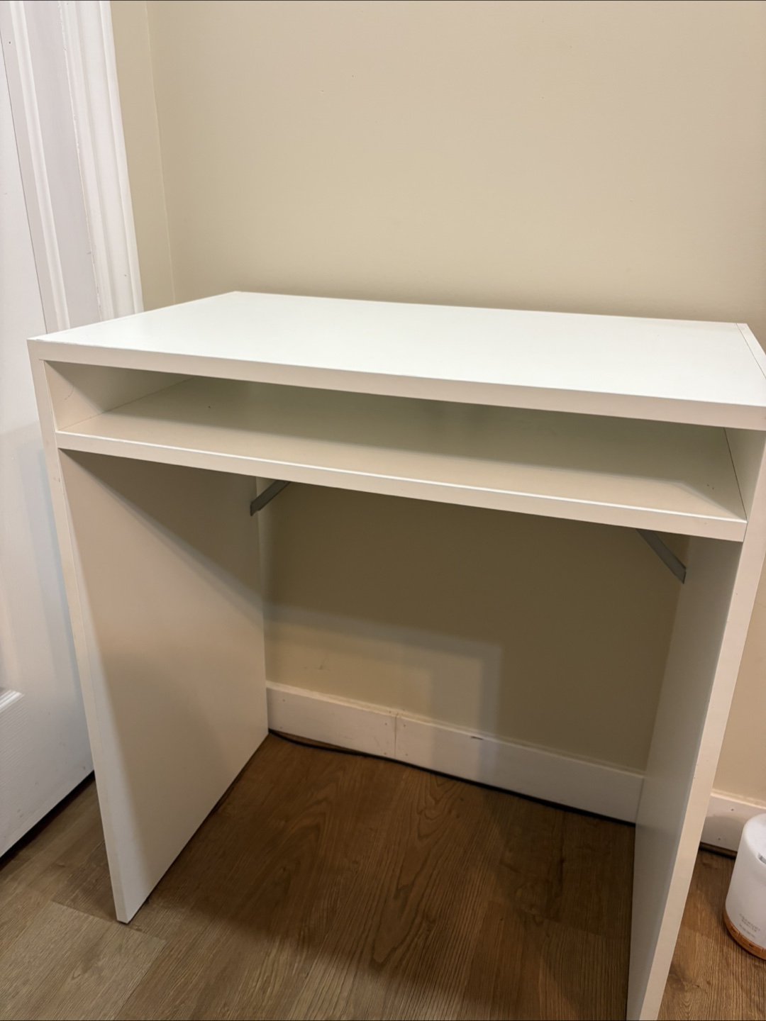 White Desk - photo 3