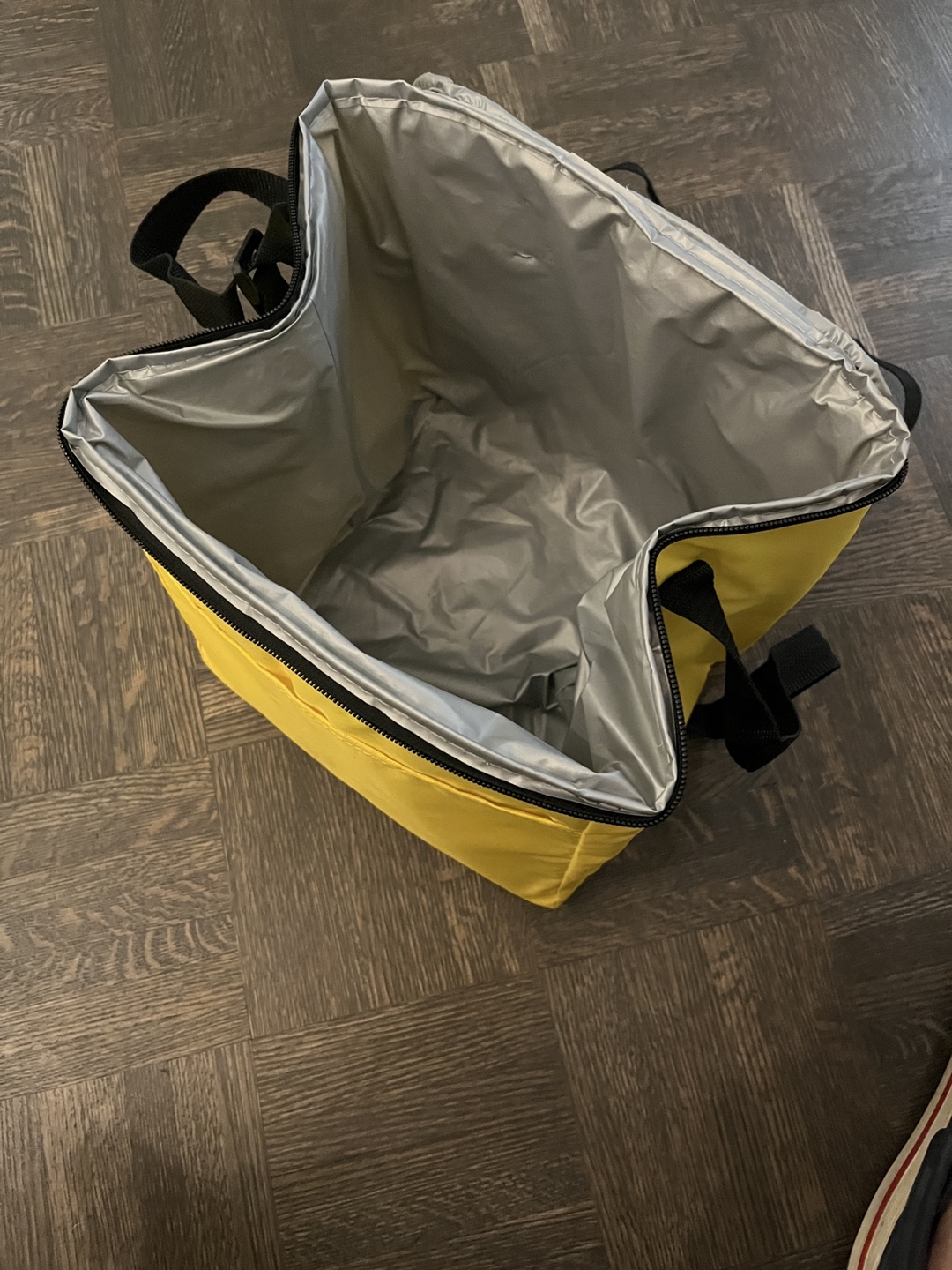 🫂 NOFRILLS Yellow Cooler Bag for Keeping Things Cool - photo 3