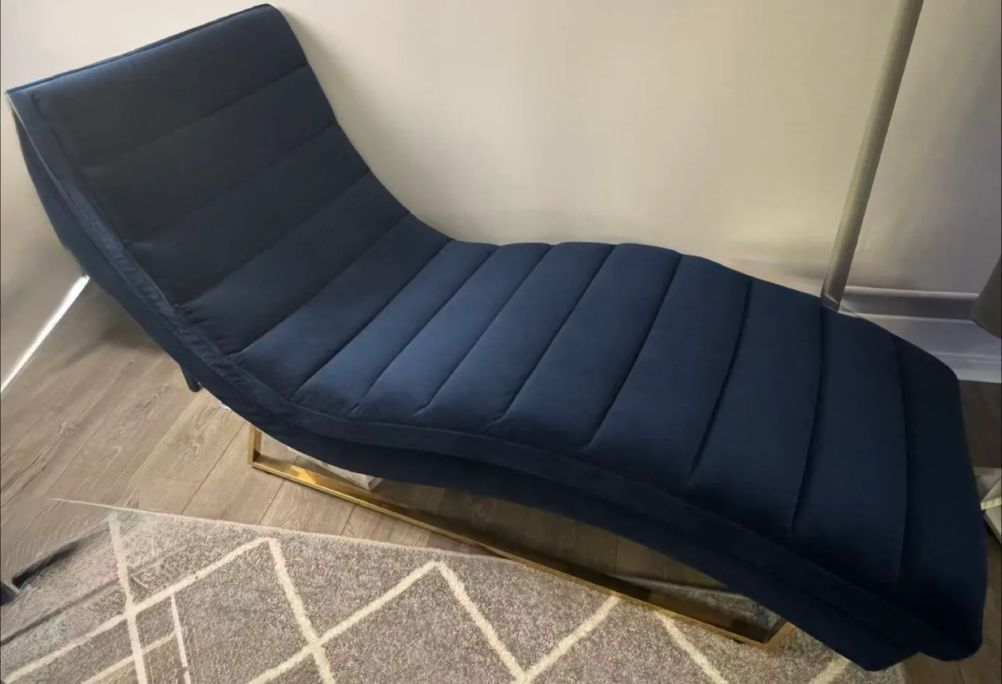Structube Chaise Lounge thumbnail