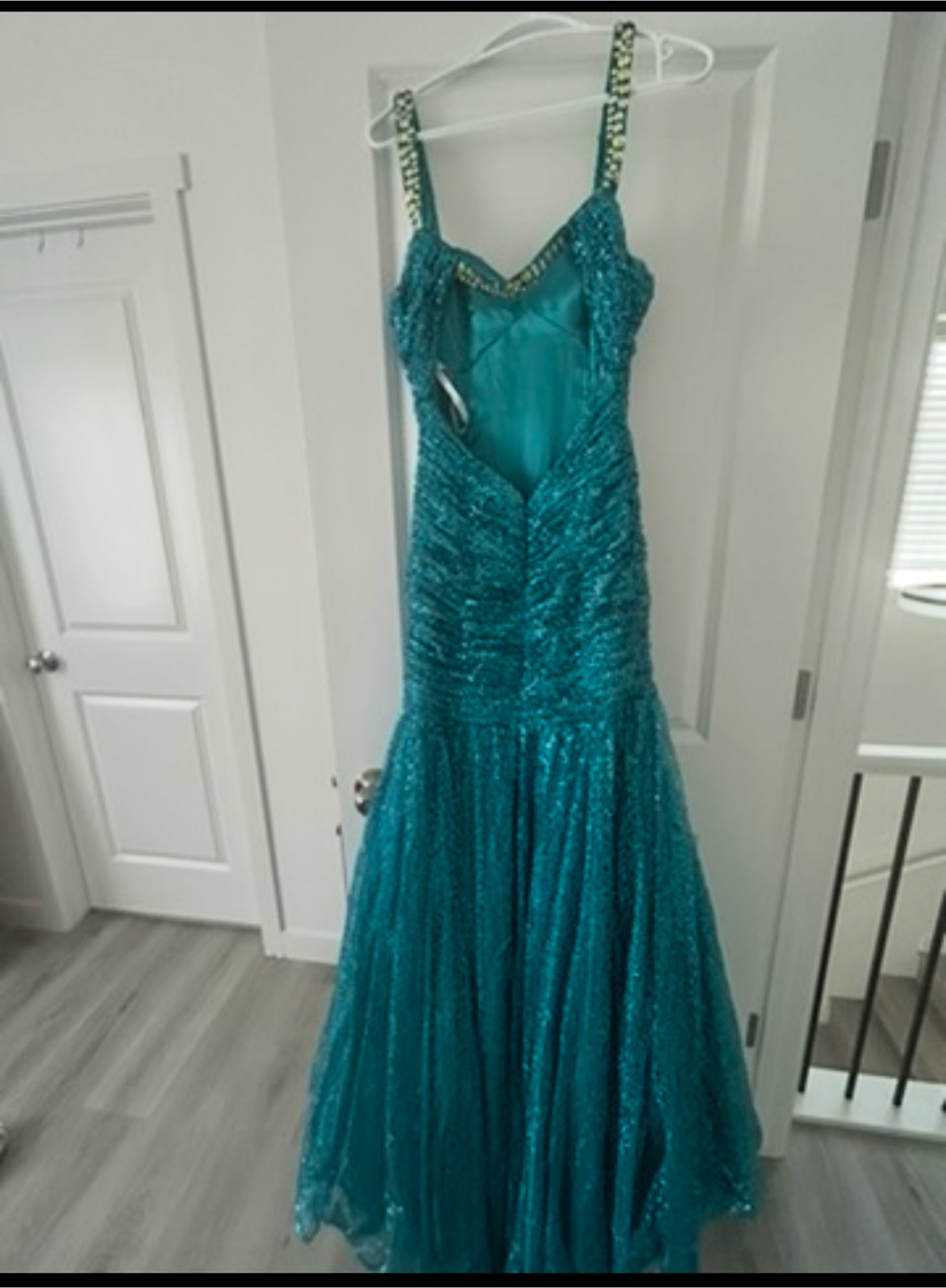 Elegant Turquoise Sequin Gown - photo 2