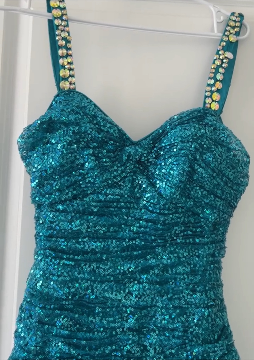 Elegant Turquoise Sequin Gown - photo 3