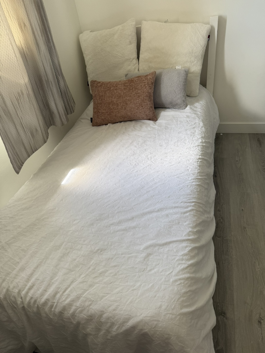 Twin frame Bed with Mattress - photo 3