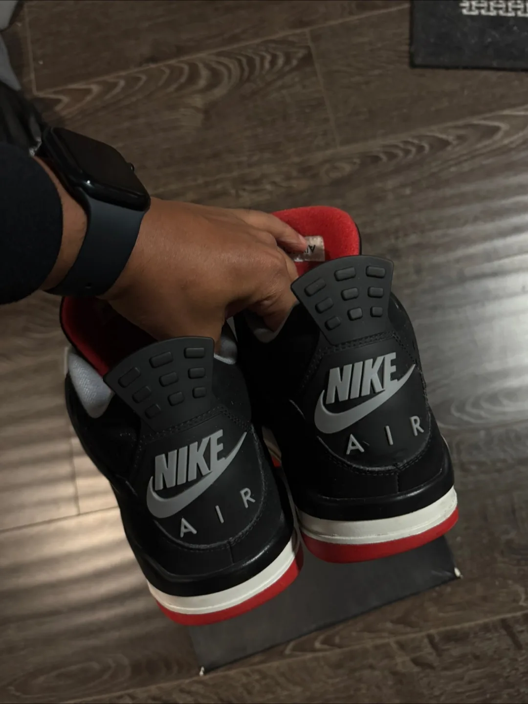 Air Jordan 4 breds 2019 image indicator(4)