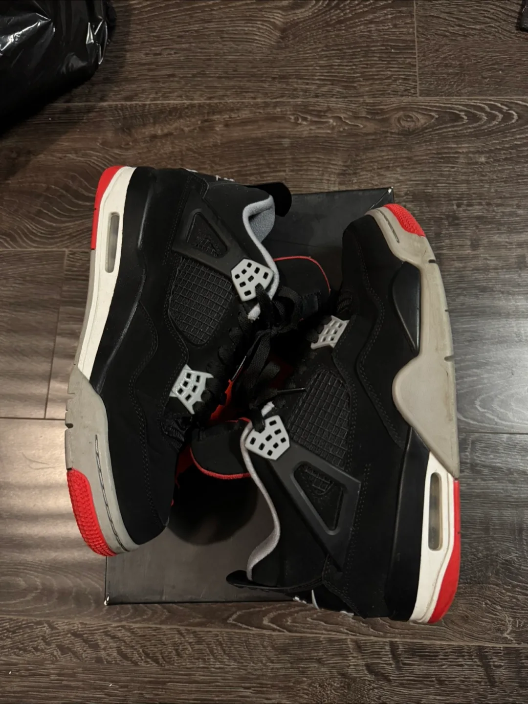 Air Jordan 4 breds 2019 thumbnail