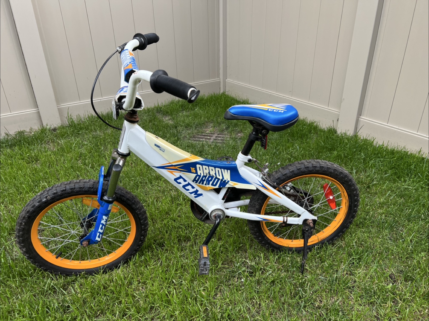 CCM Arrow 16" Kids Bike - photo 3