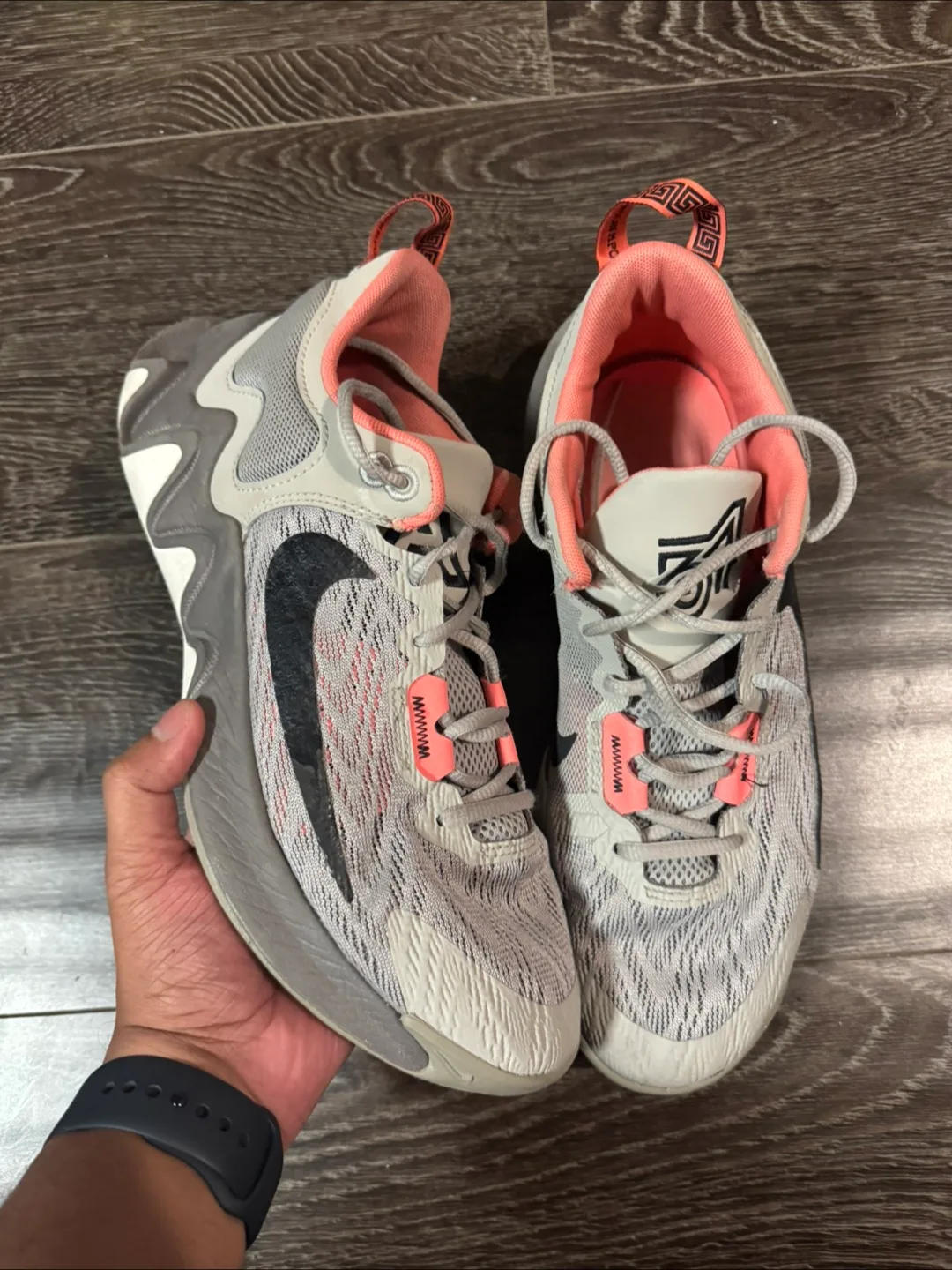 Nike basketball shoes size 8.5 image indicator(2)