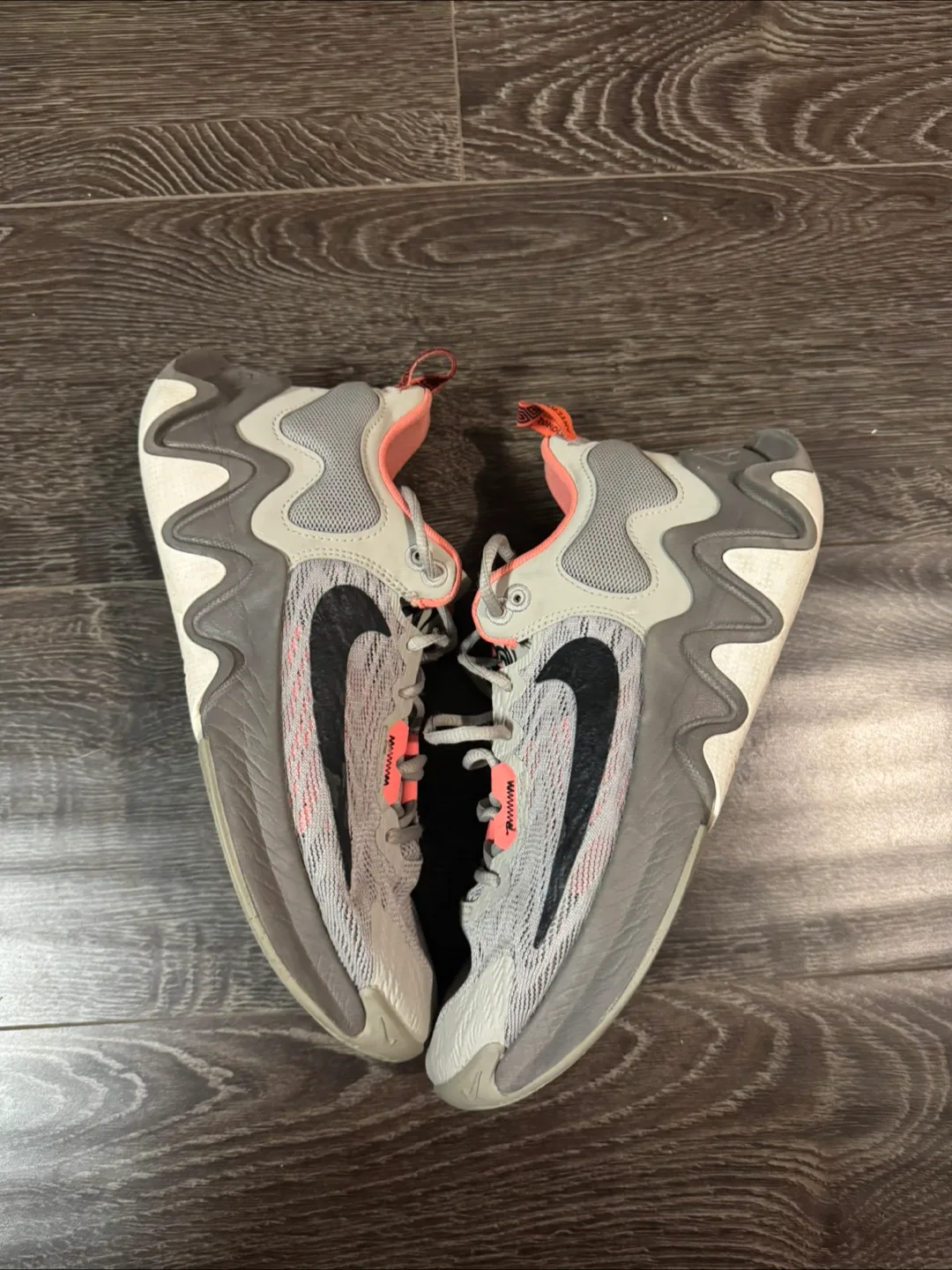 Nike basketball shoes size 8.5 thumbnail