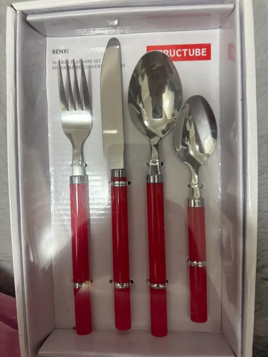 New 16-Piece Flatware Set thumbnail