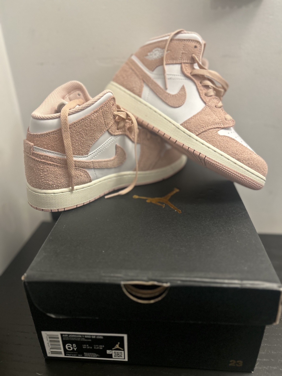 Air Jordan 1 Mid SE (GS) - White/Pink
