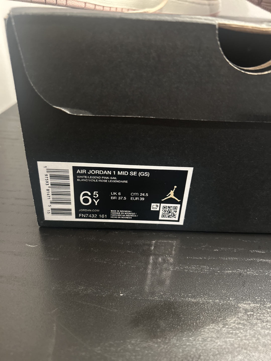 Air Jordan 1 Mid SE (GS) - White/Pink - photo 2