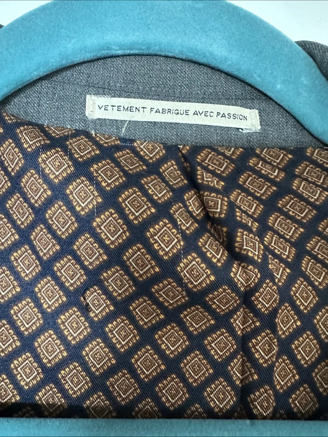 Grey Blazer image indicator(2)