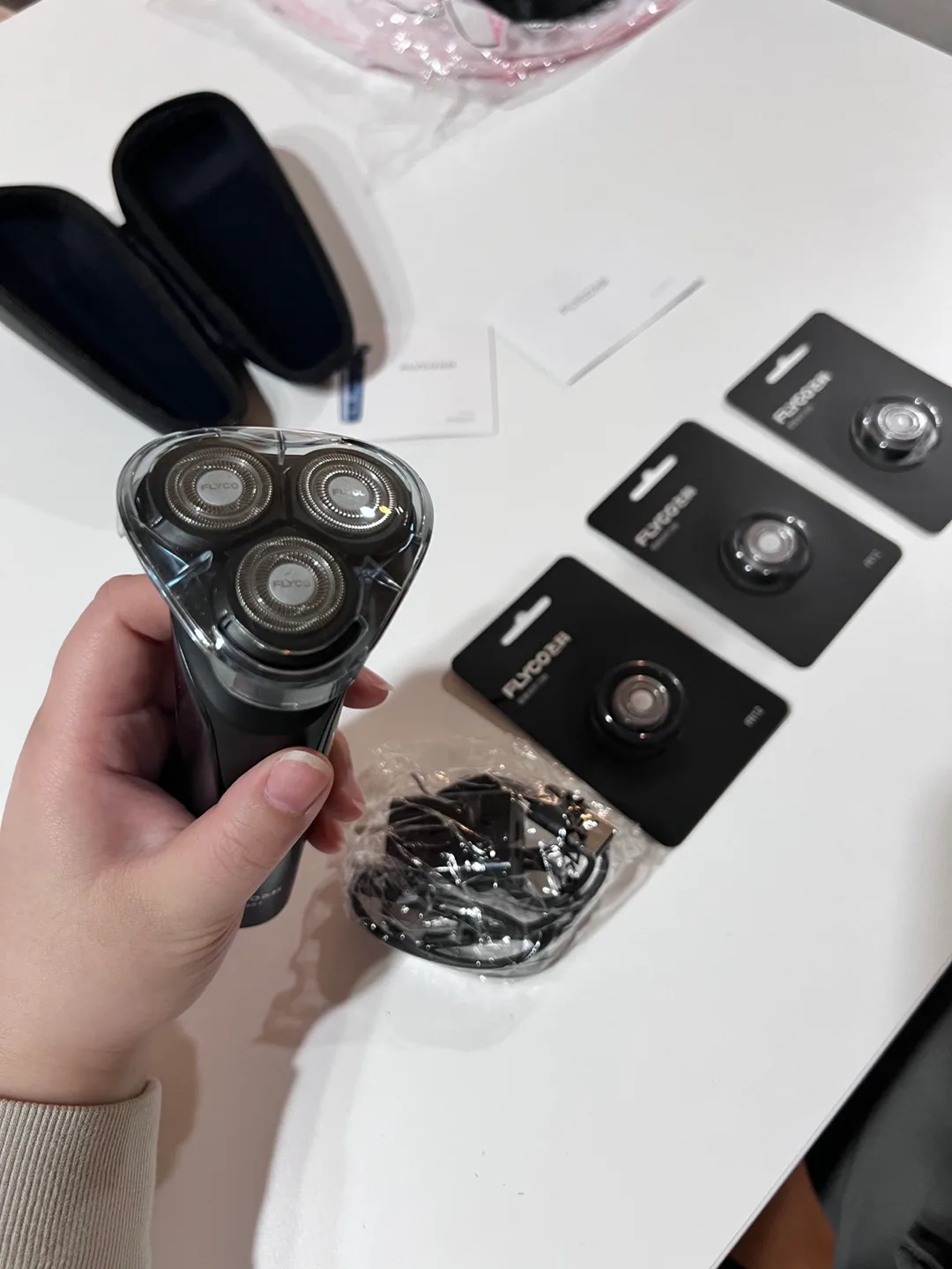 Flyco Electric Shaver with Accessories thumbnail
