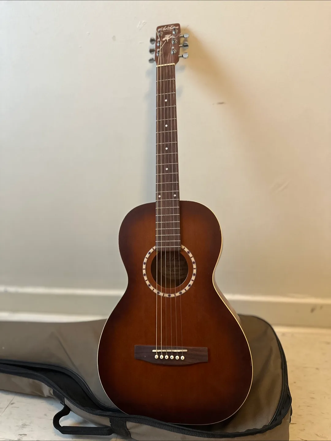 Art & Lutherie Handcrafted Acoustic Guitar thumbnail