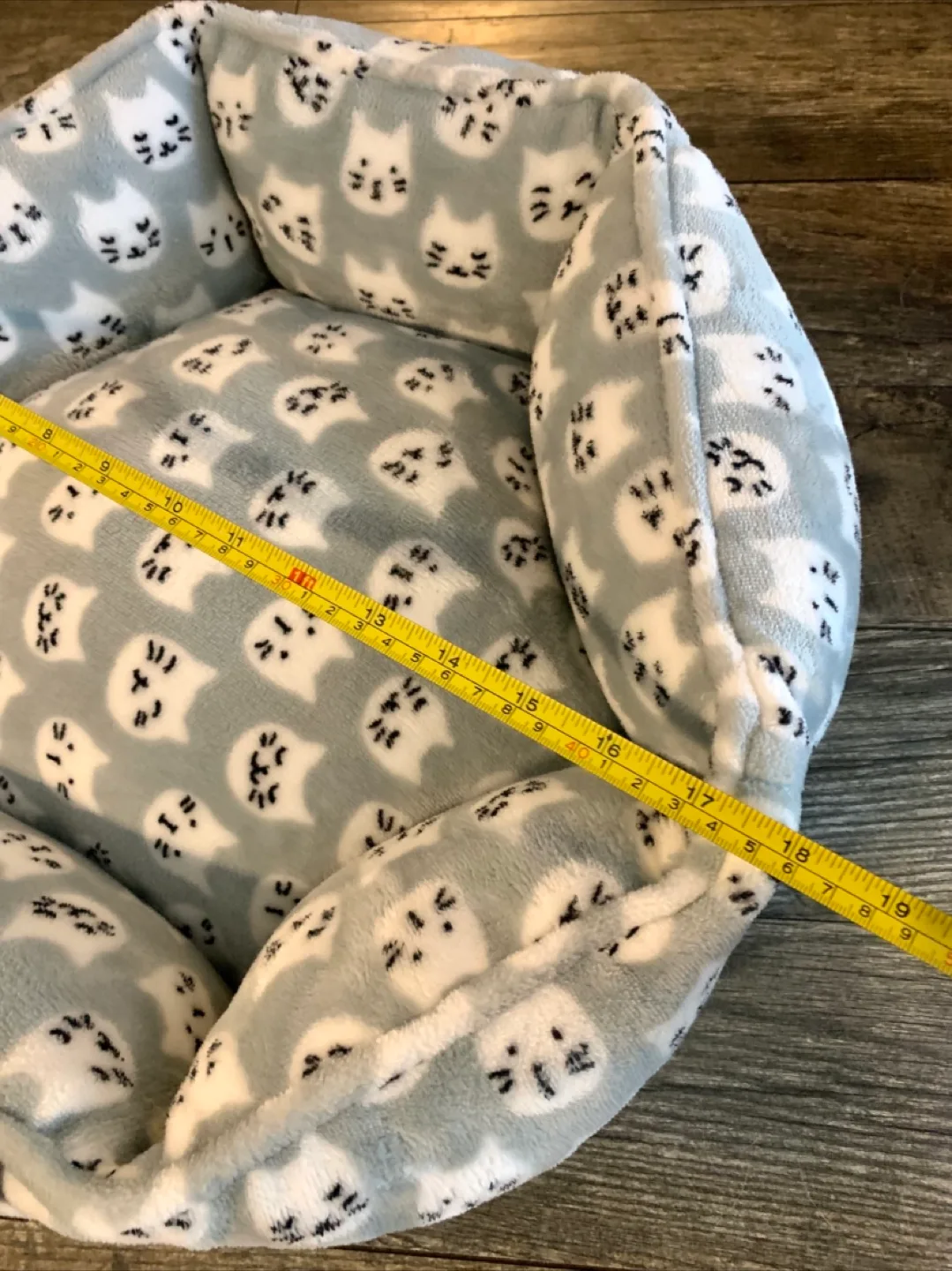 Cat Bed with Kitty Design image indicator(3)