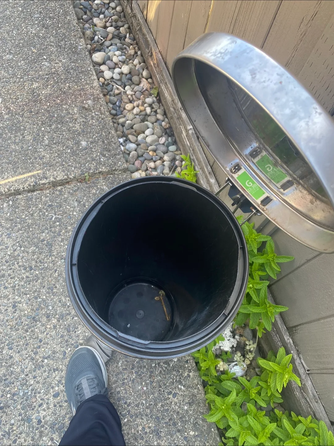 Stainless Steel Garbage Can image indicator(3)