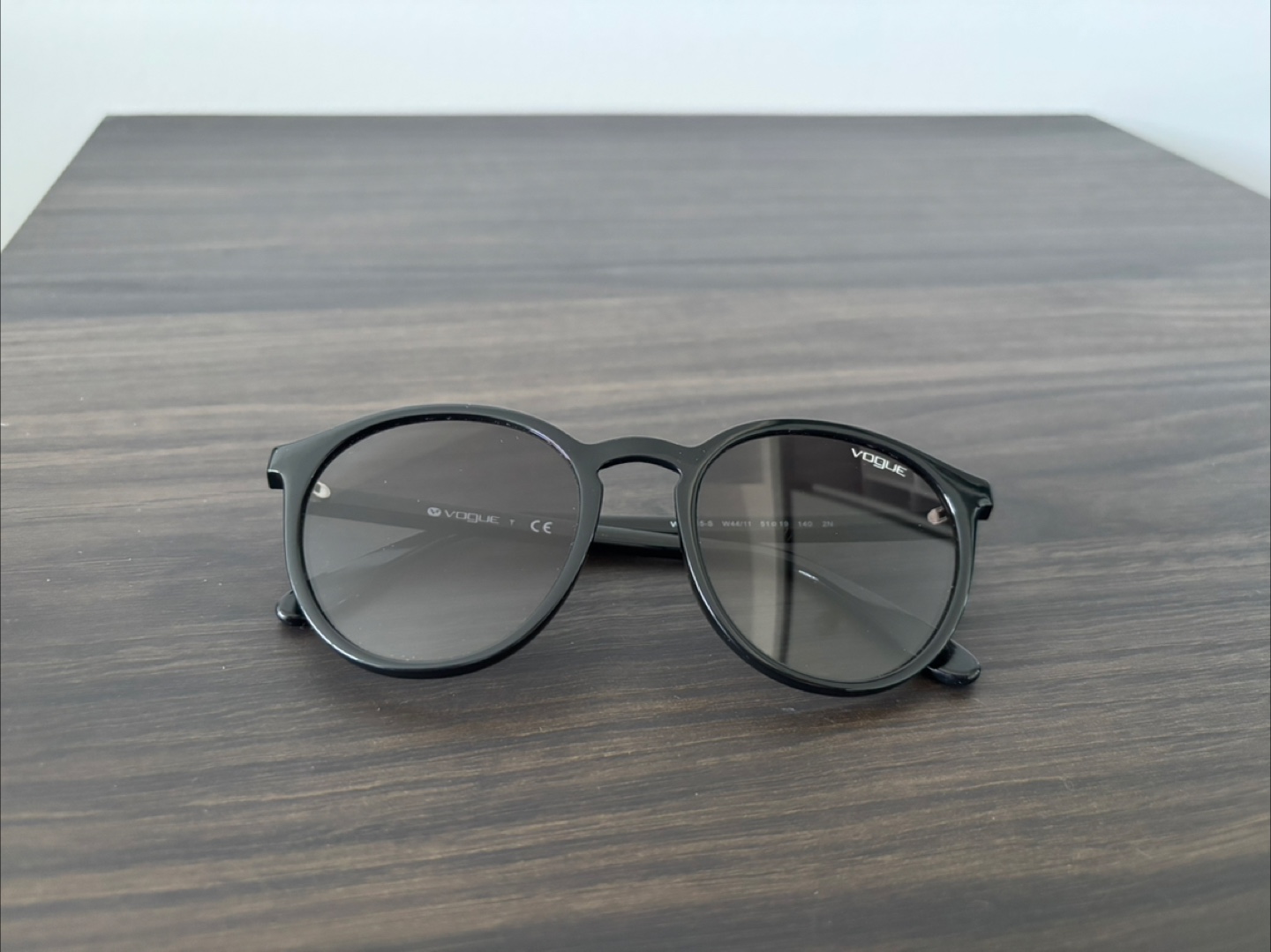 Vogue Sunglasses with case - photo 4