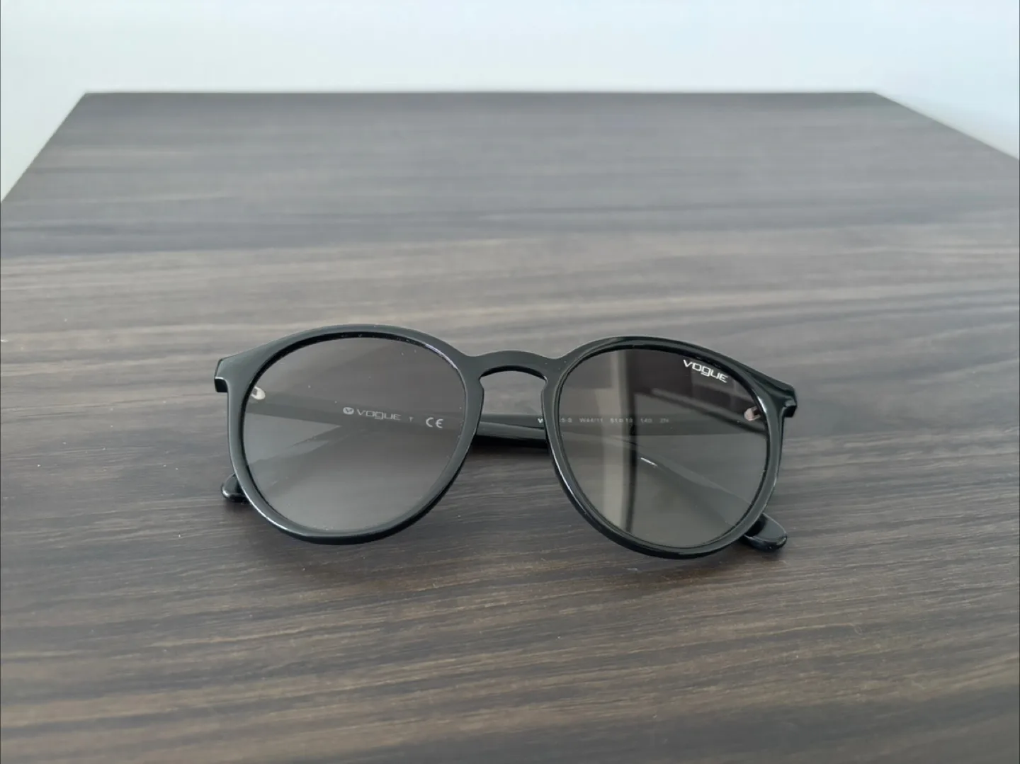 Vogue Sunglasses with case image indicator(4)