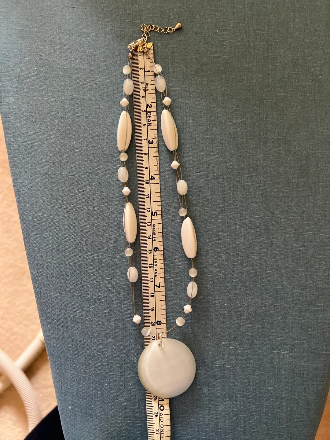 Elegant Off-White Necklace image indicator(3)