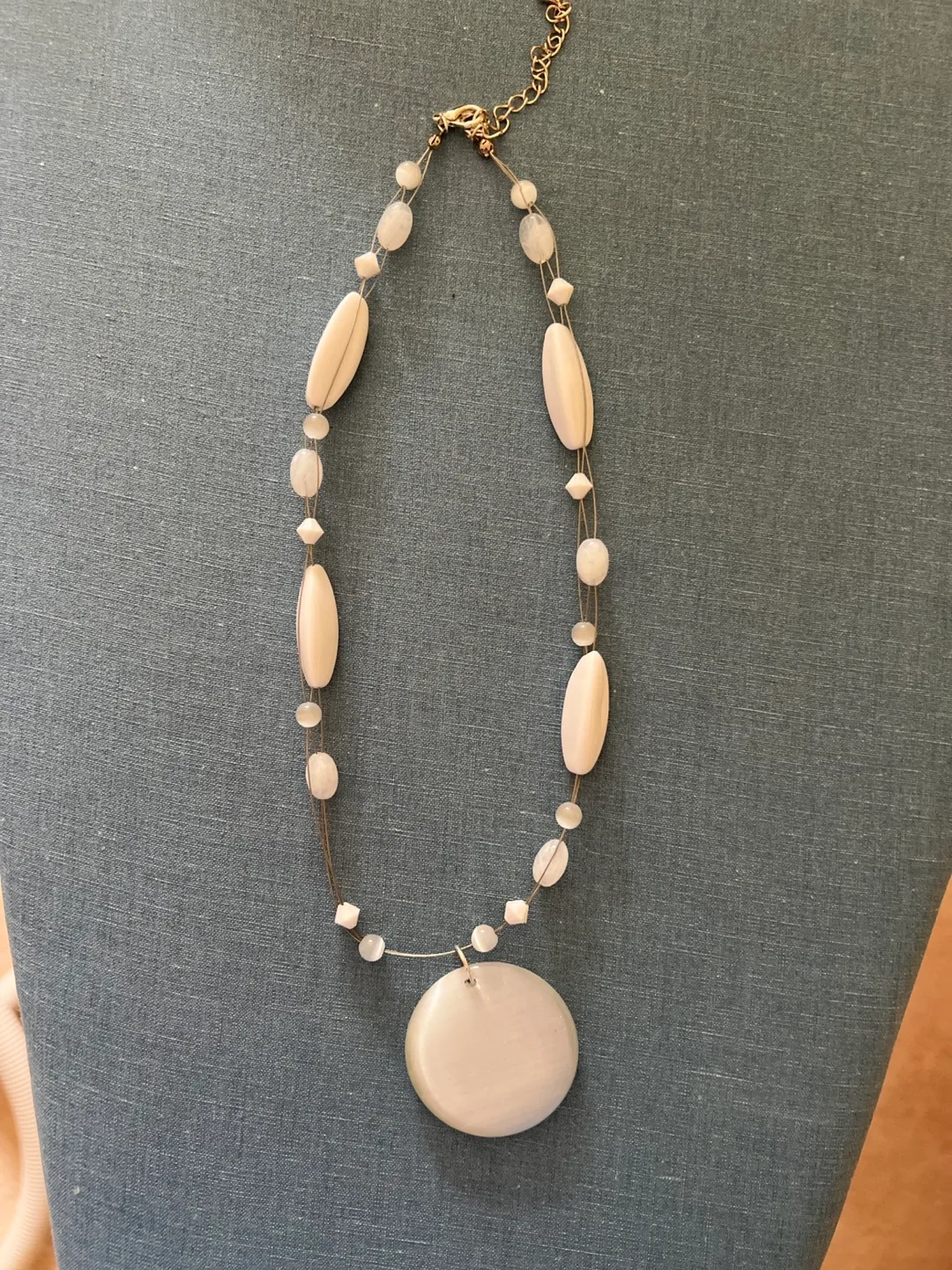 Elegant Off-White Necklace image indicator(2)