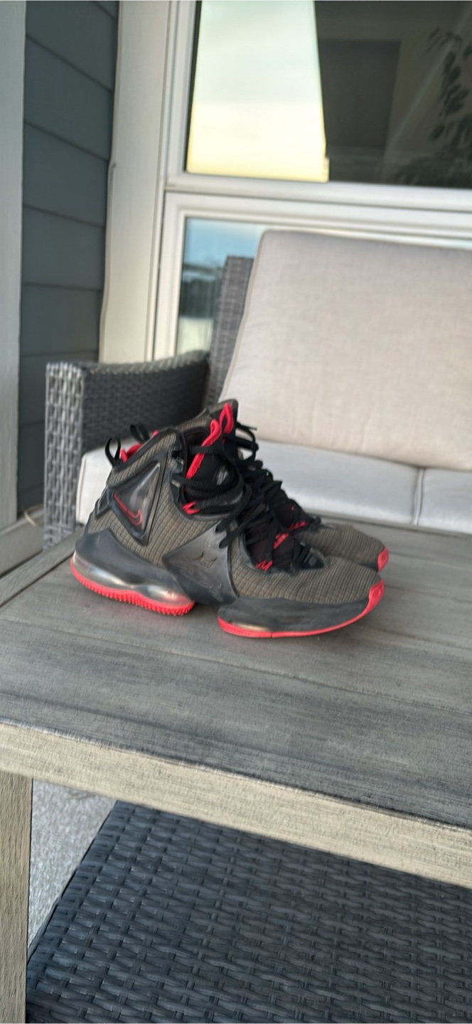 Nike LeBron 9 Sneakers size 7