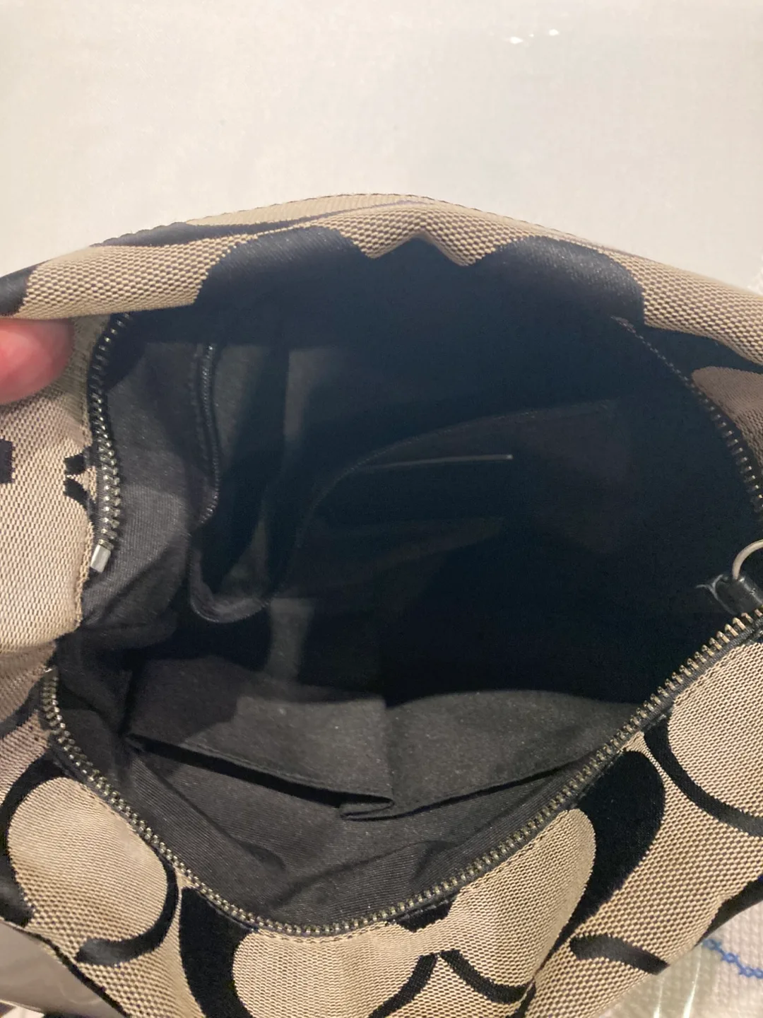 Coach Black & White Shoulder Bag image indicator(4)