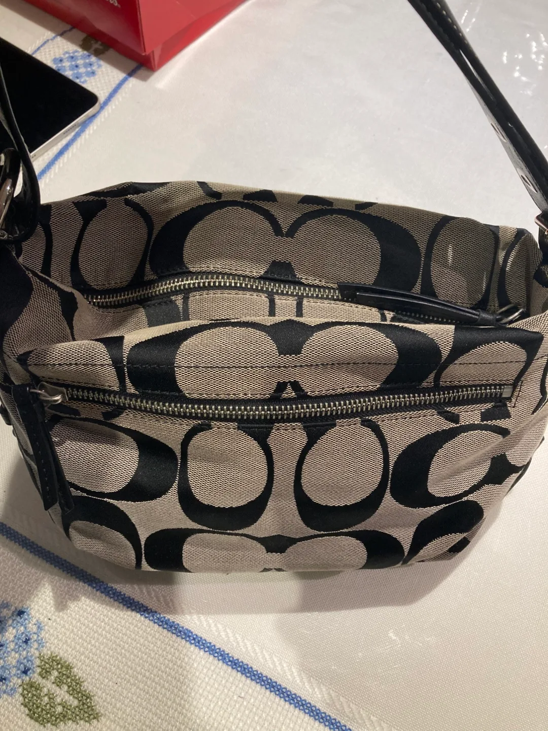 Coach Black & White Shoulder Bag image indicator(2)