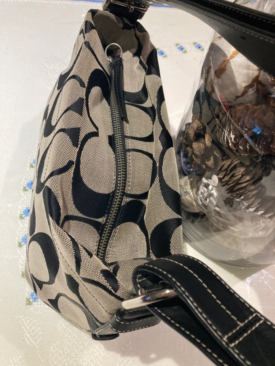 Coach Black & White Shoulder Bag image indicator(3)