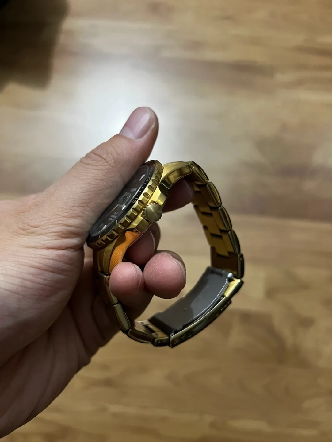 FB-01 Three-Hand Date Gold-Tone Stainless Steel Watch image indicator(3)