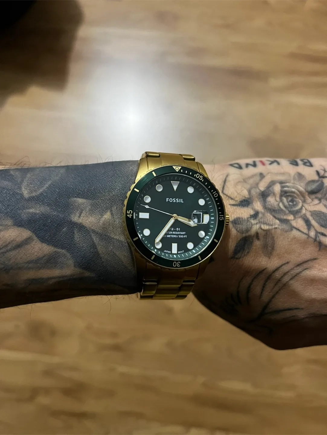 FB-01 Three-Hand Date Gold-Tone Stainless Steel Watch image indicator(5)