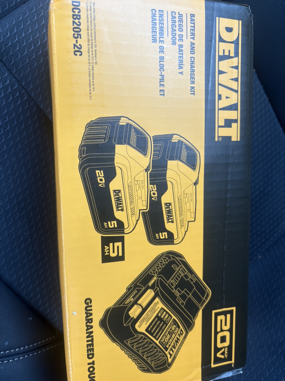 DEWALT 20V MAX Battery and Charger Kit