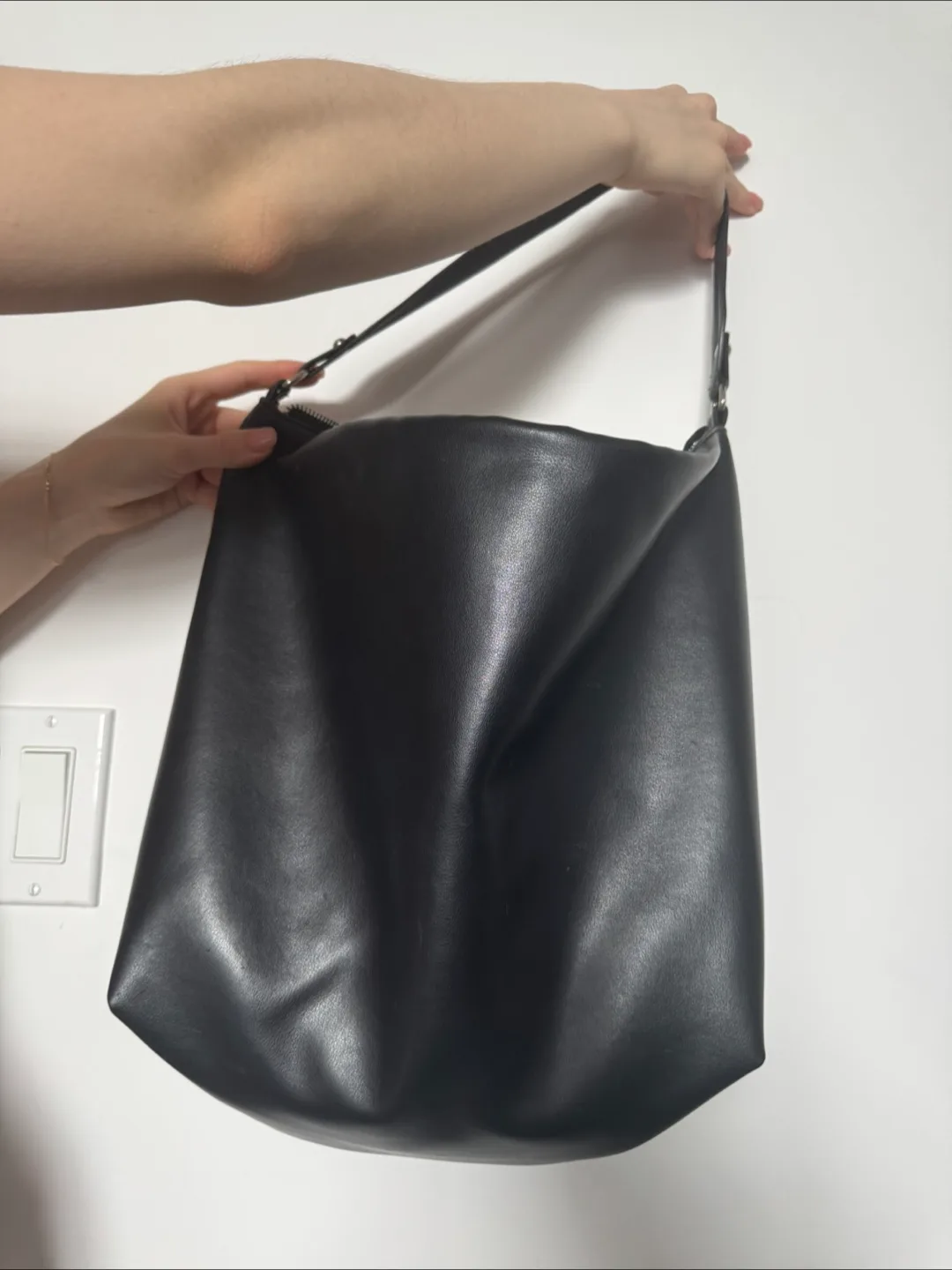 El Rosso Black Shoulder Bag thumbnail