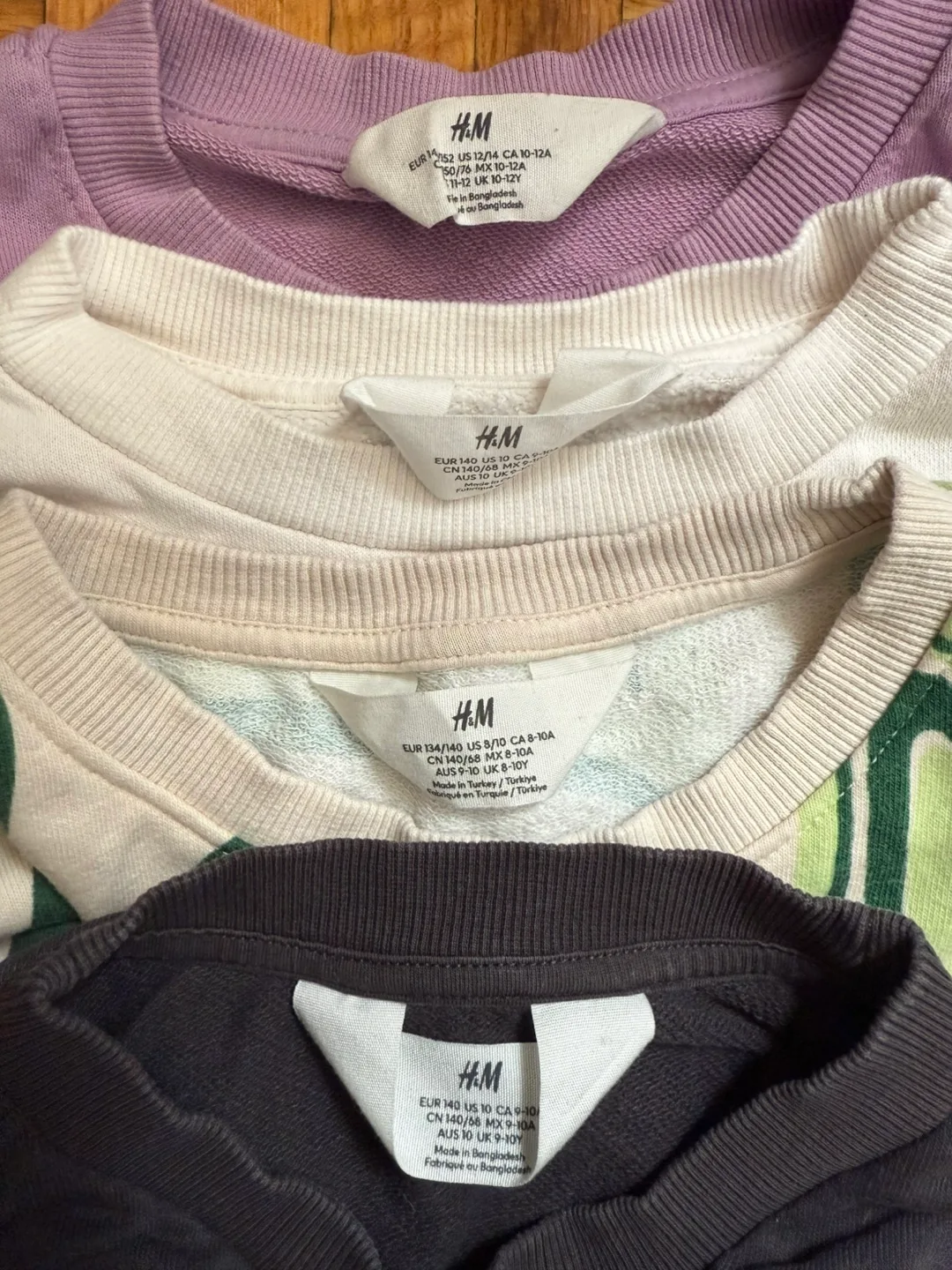 A4. Bundle of branded kids Sweatshirts image indicator(2)