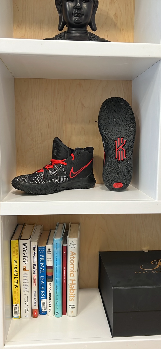 Nike Kyrie 7 Bred Basketball shoes, Rare and Price is negotiable