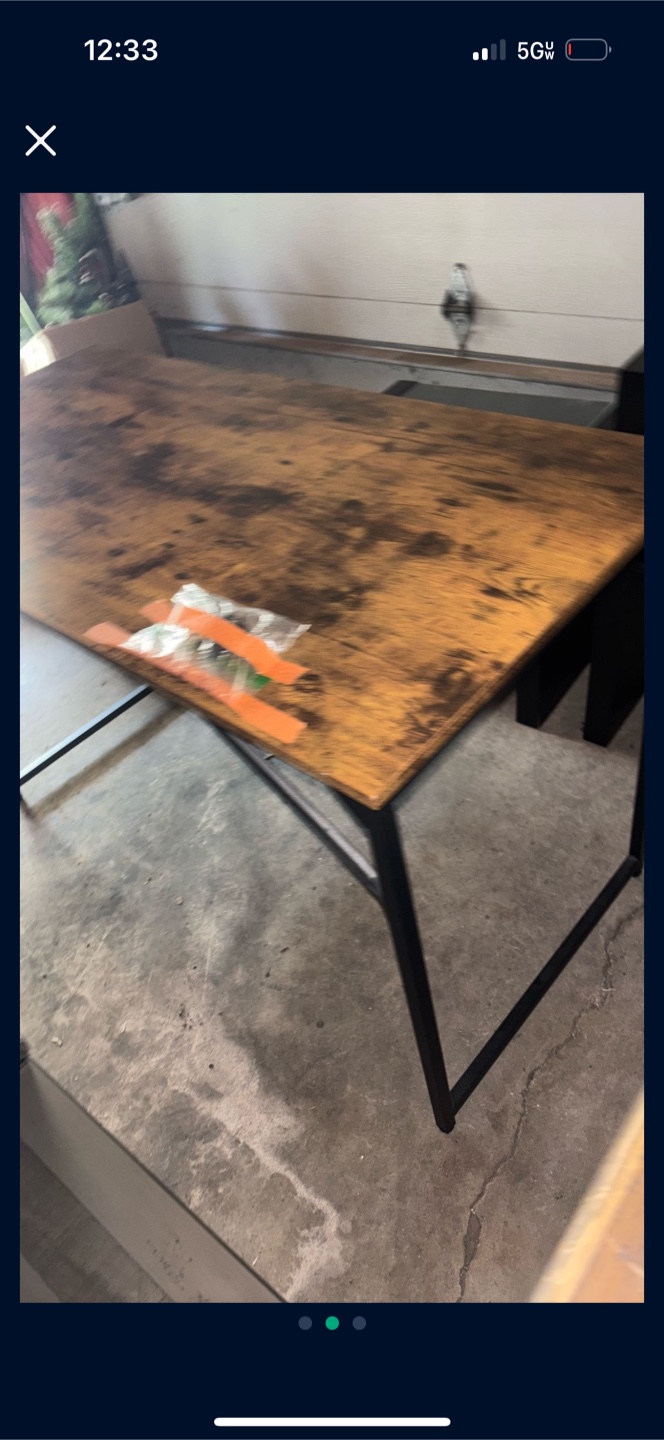 Desk - photo 2